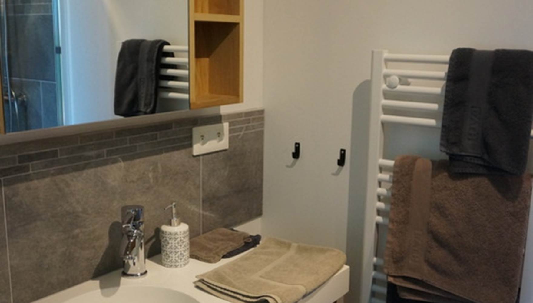 Chambre cran aux oeufs - salle de bain - La Rogeraie