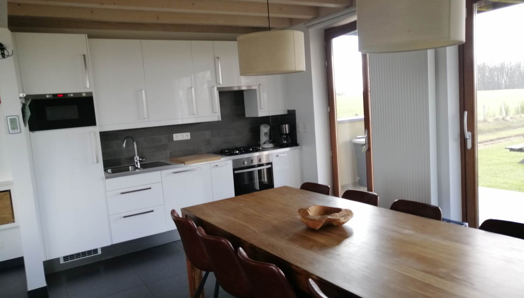 salle à manger donnant sur terrasse