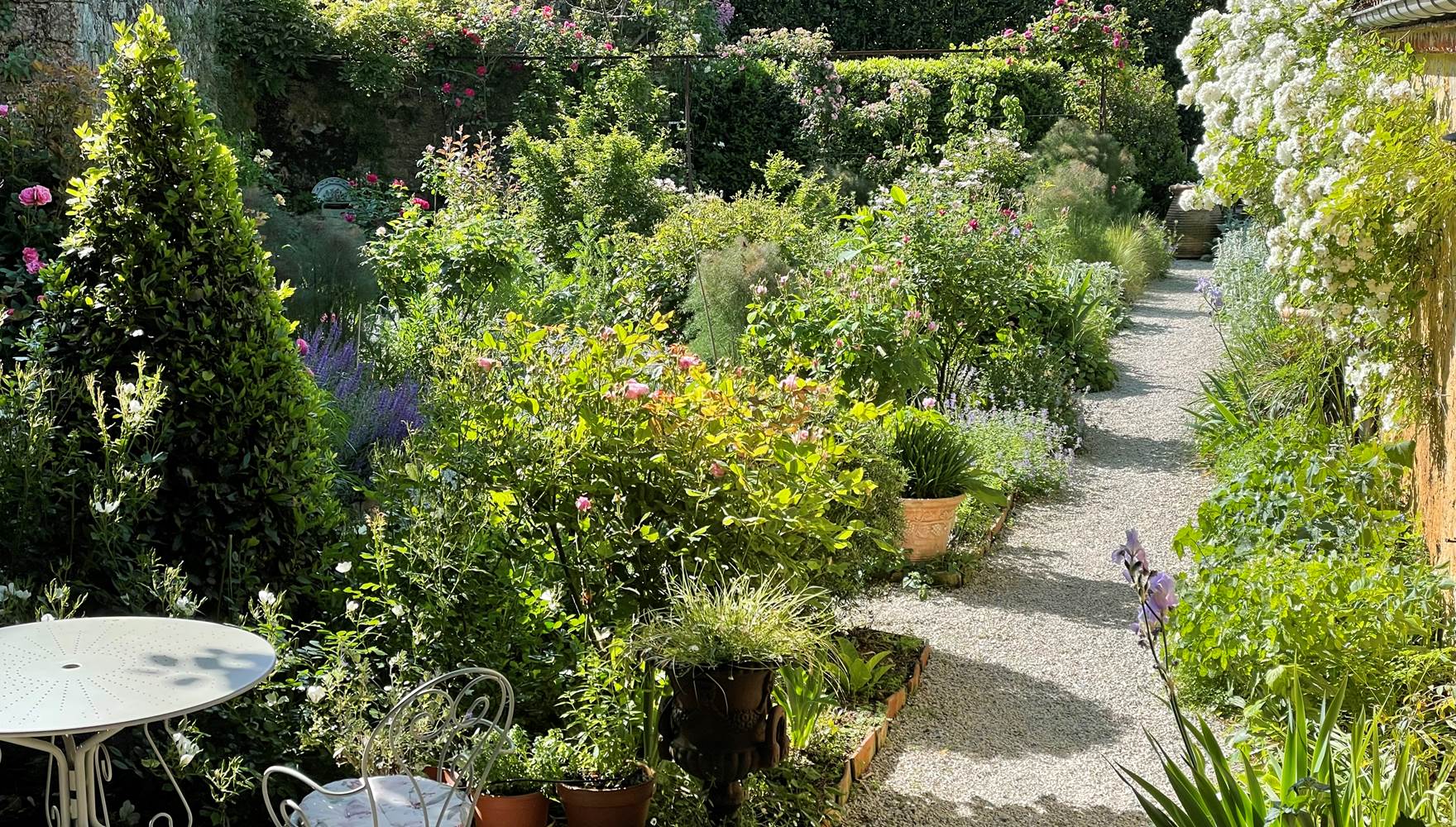 Jardin avec vue panoramique sur la vallée
