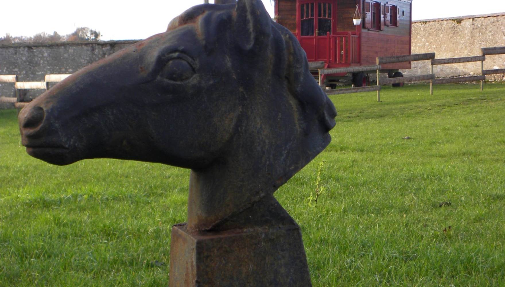 Domaine du Gué du Roi Roulotte du Gué du Roi Parc