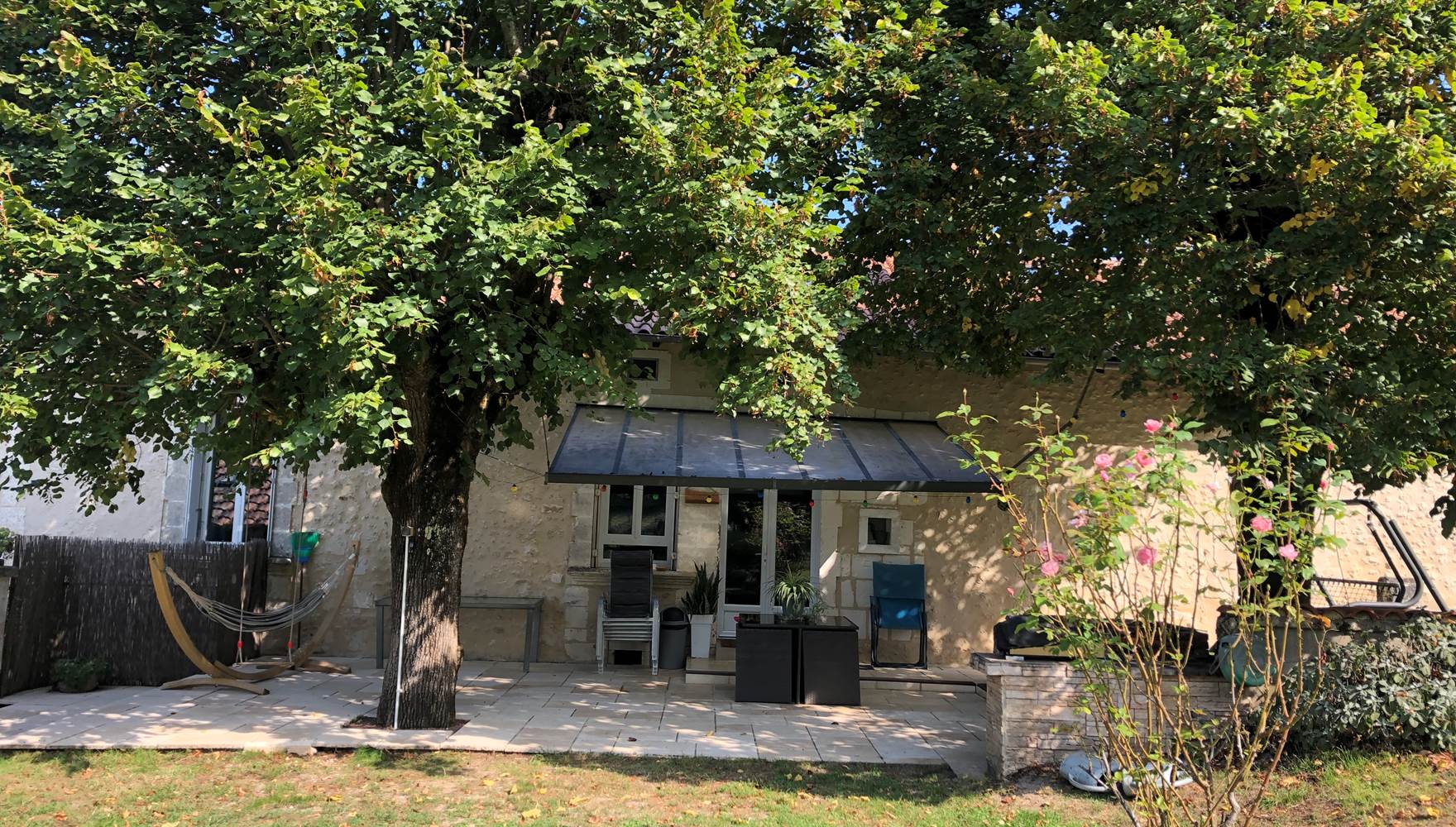 vue de l'entrée du gîte de la cour intérieur