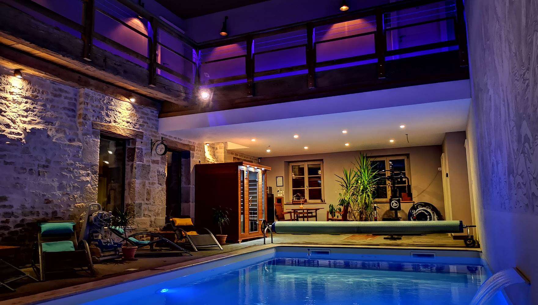 Piscine intérieure chauffée à 28°