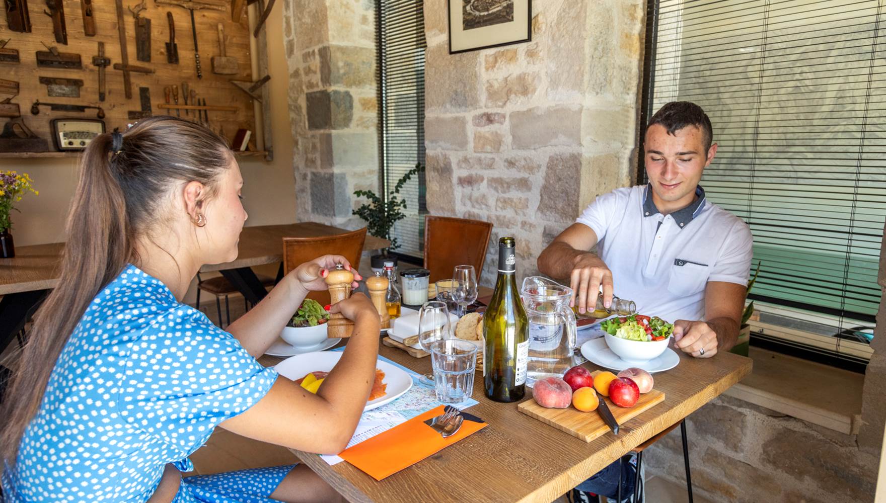 Partagez un repas au Relais des Deux Tours