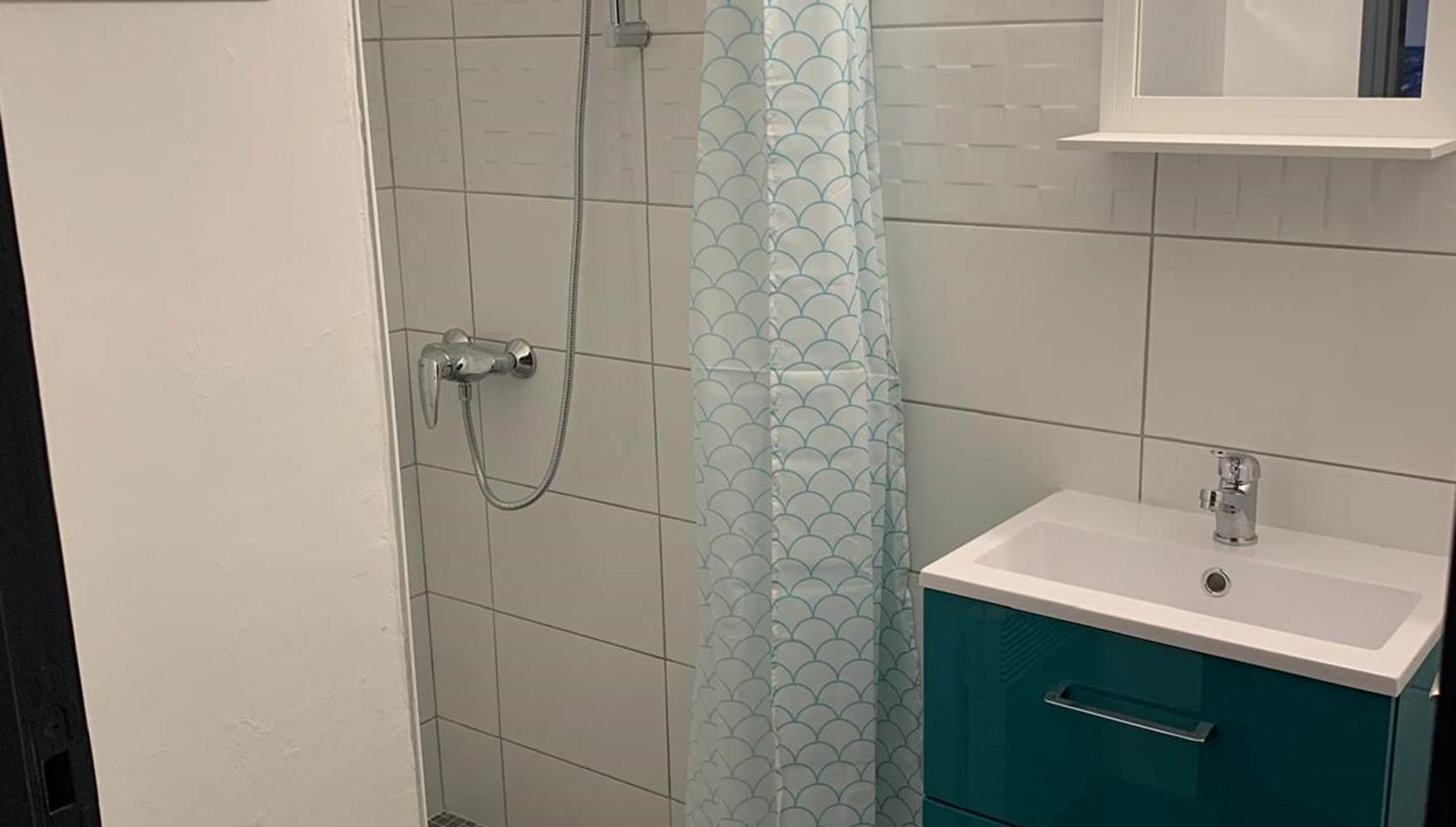 lepetitbois46_Leyme_ModernC_sdb_Gîte 10
