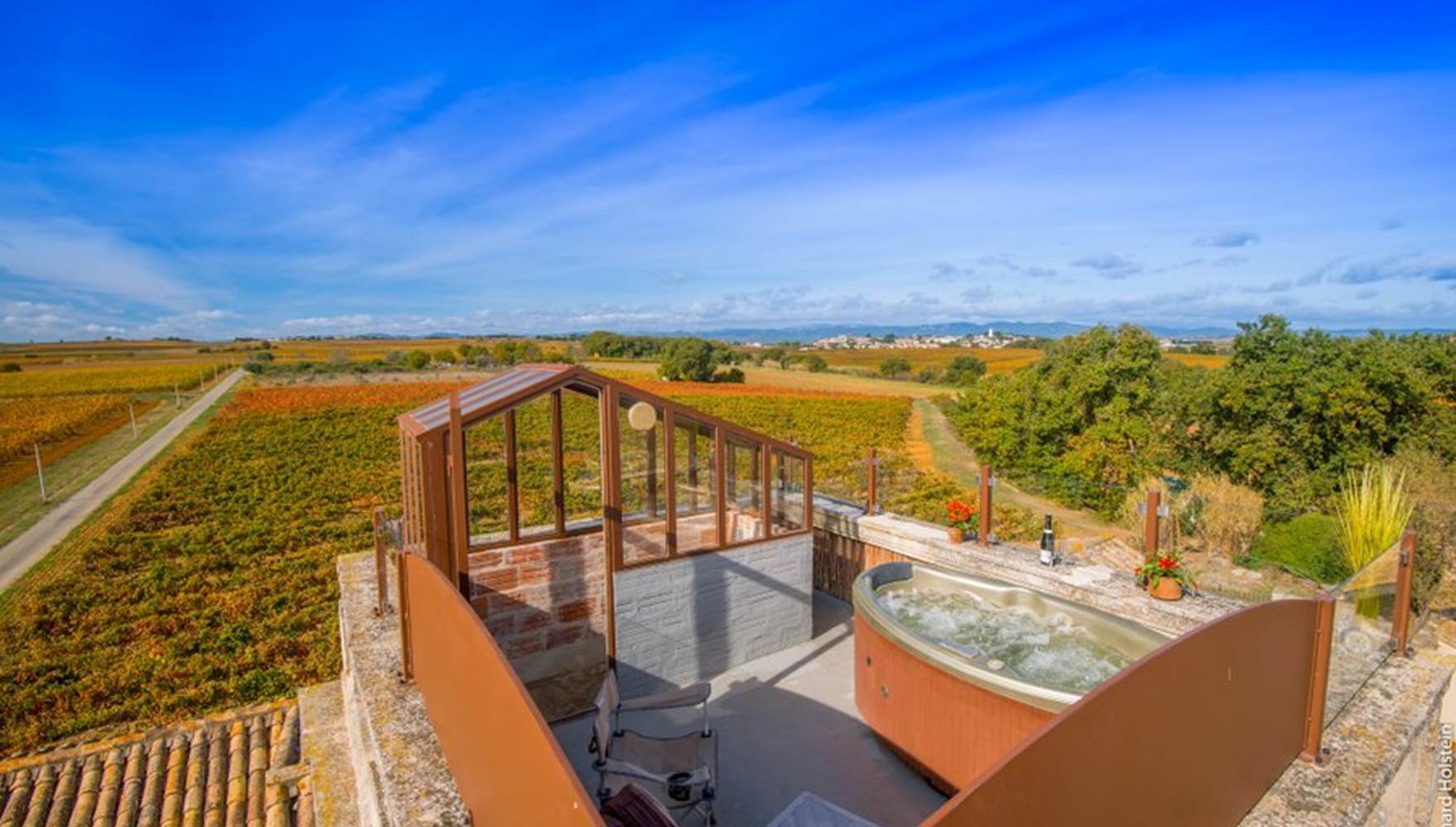 Jacuzzi privée vue sur le vignoble