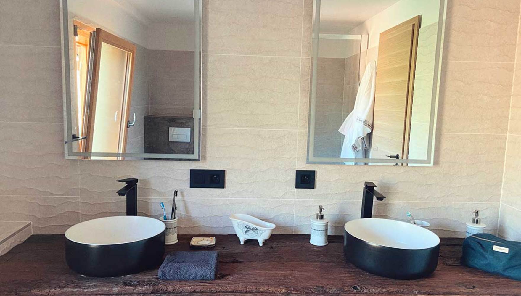 Salle-de-bain-vasque-chalet-Sommand-Les-Carroz-de-Mary