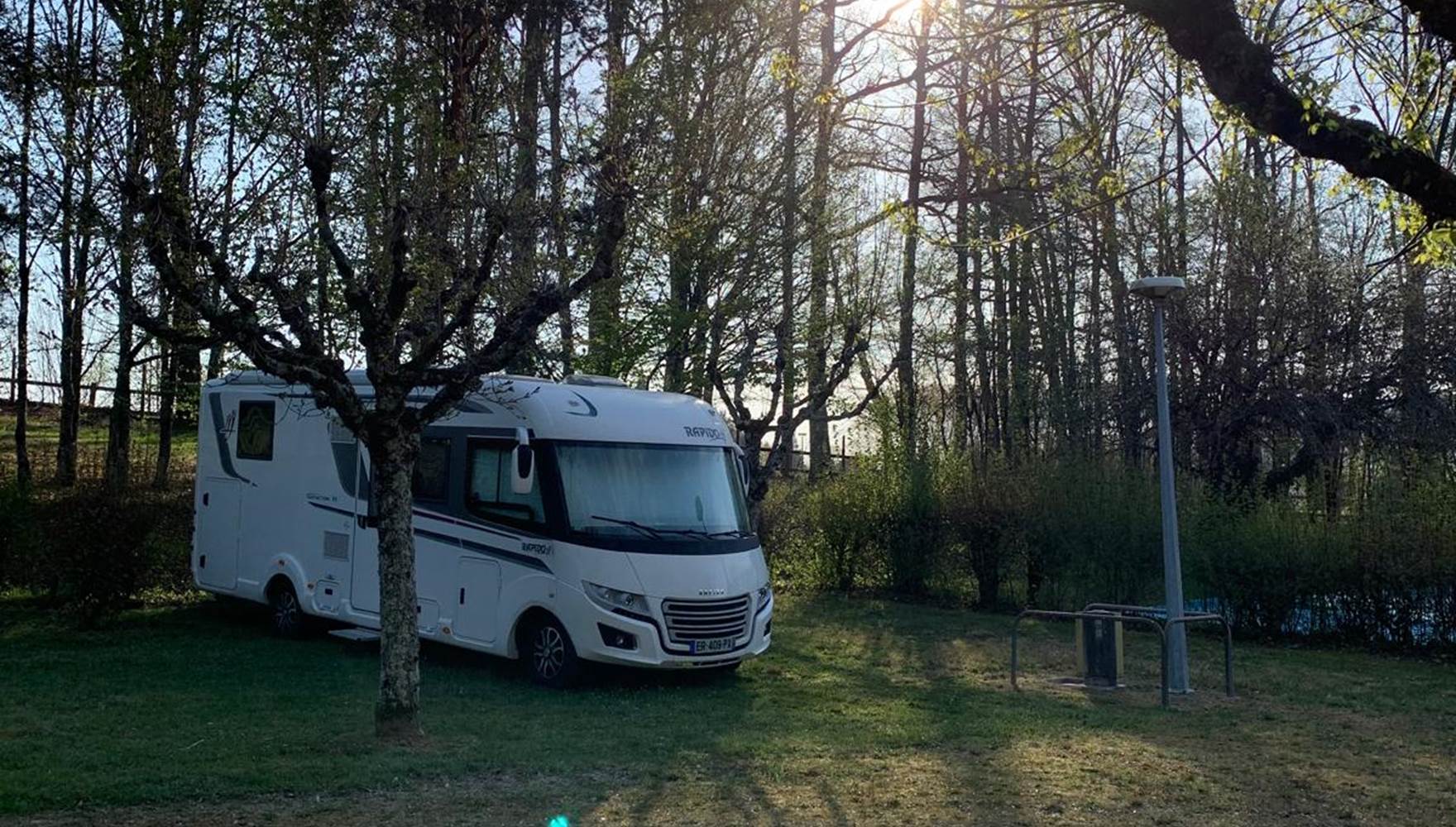 lepetitbois46_Leyme_camping-car_printemps