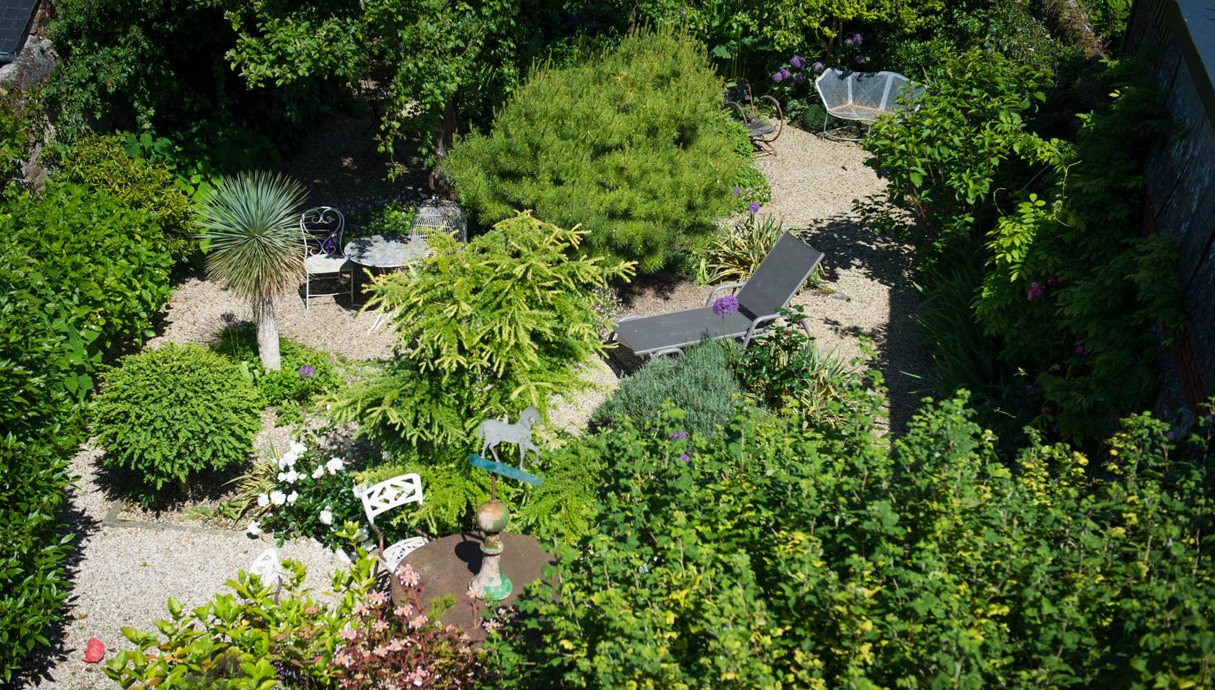 vue-jardin-chambre-mansardee-detente-exterieur-honfleur-calvados