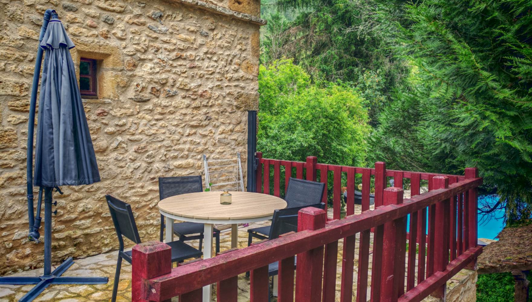 Terrasse privatif. Gîte Le Pigeonnier Bonfarto Locations