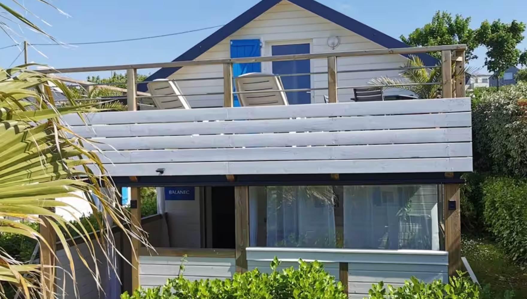 Lodge chic Suite & Spa avec double terrasse à Plouarzel, parfait pour un séjour détente haut de gamme en Bretagne