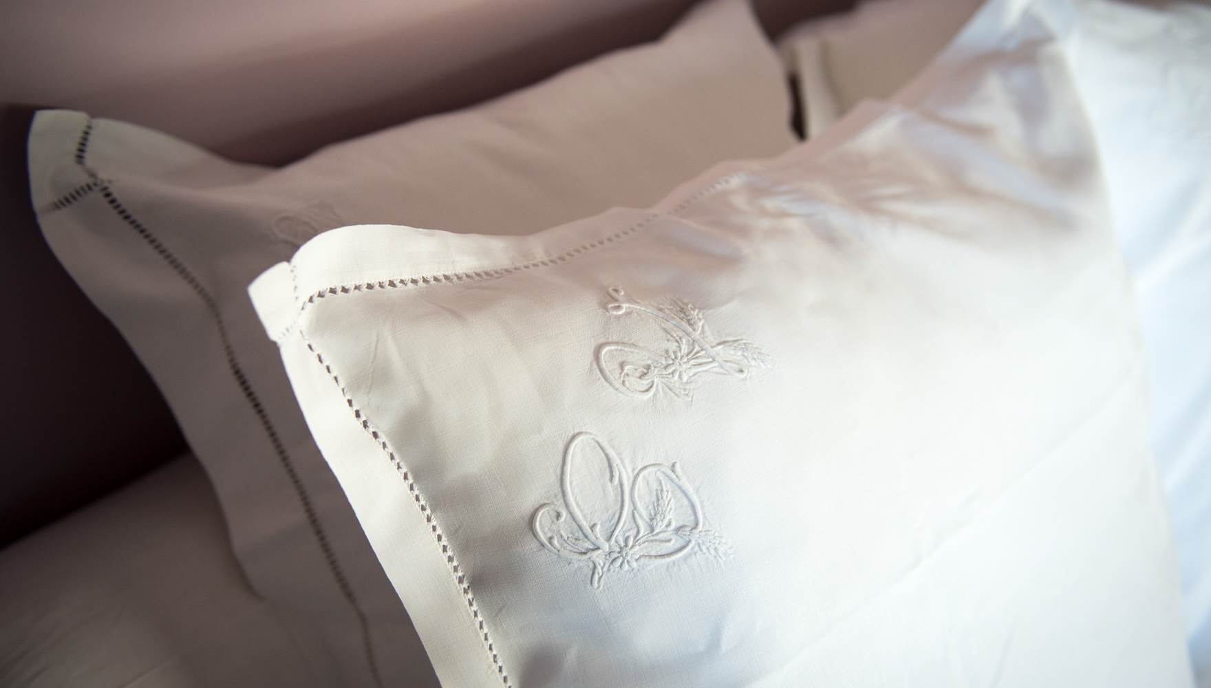 linge-ancien-literie-haut-de-gamme-confort-chambre-honfleur-calvados