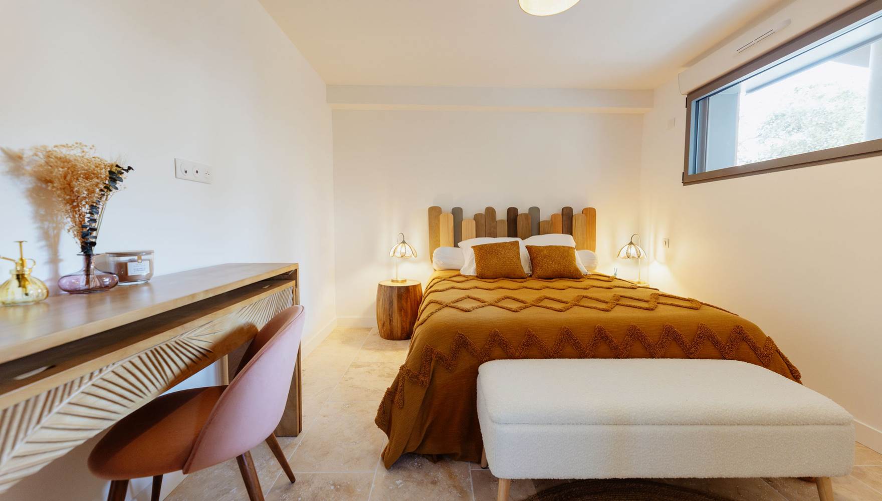 chambre Yellow lit double avec bureau XO 17