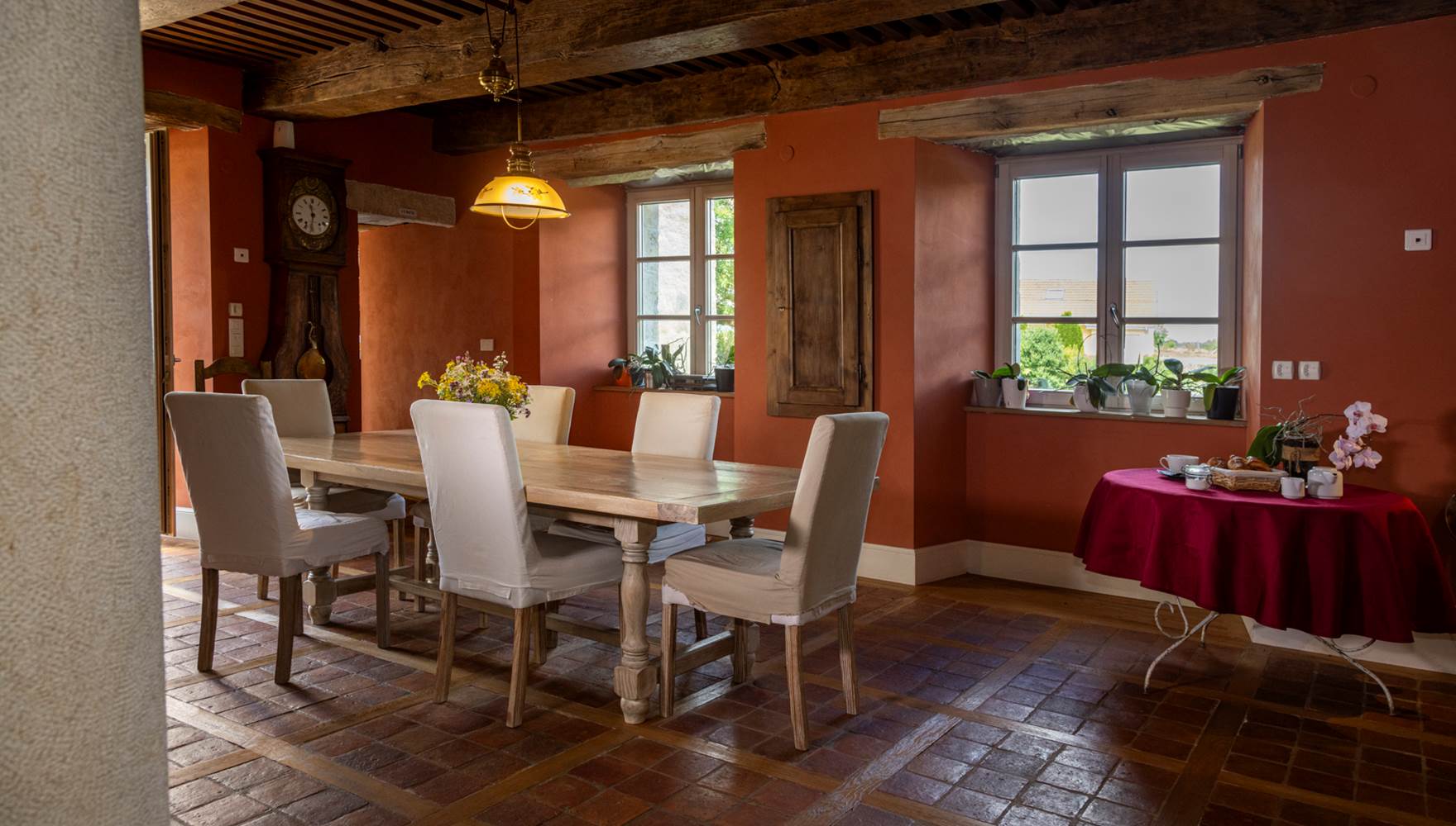 Commencez votre journée avec style dans notre salle à manger pour le petit-déjeuner