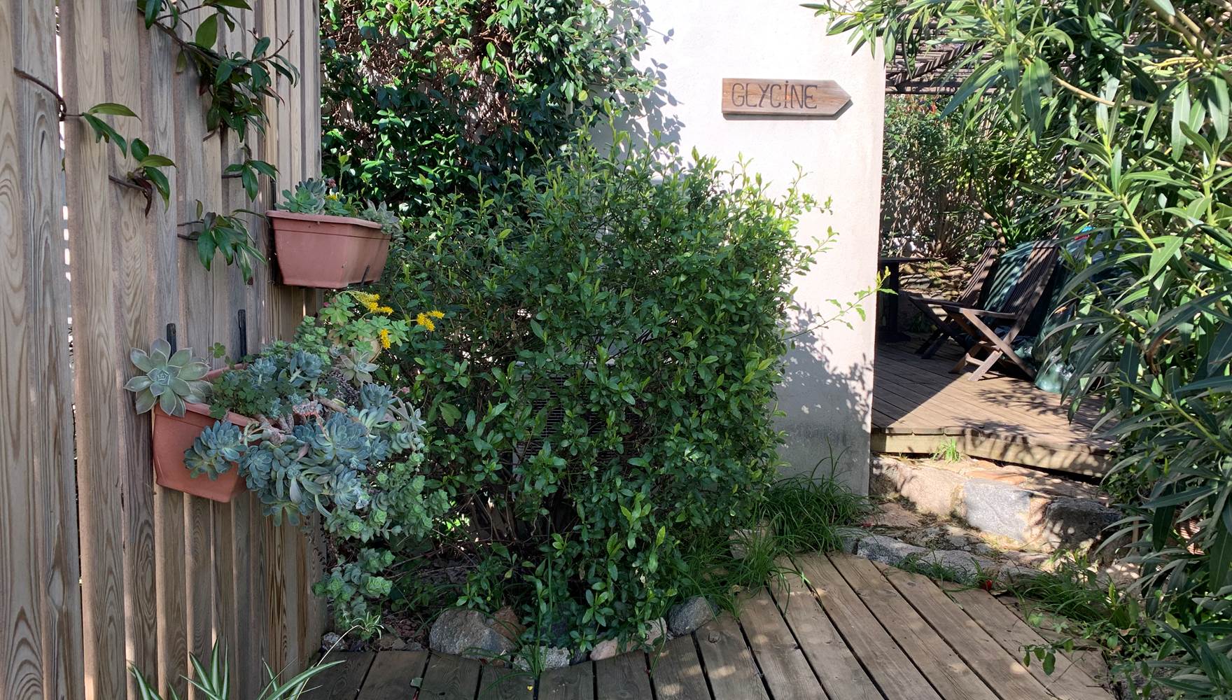 Accès à la chambre Glycine