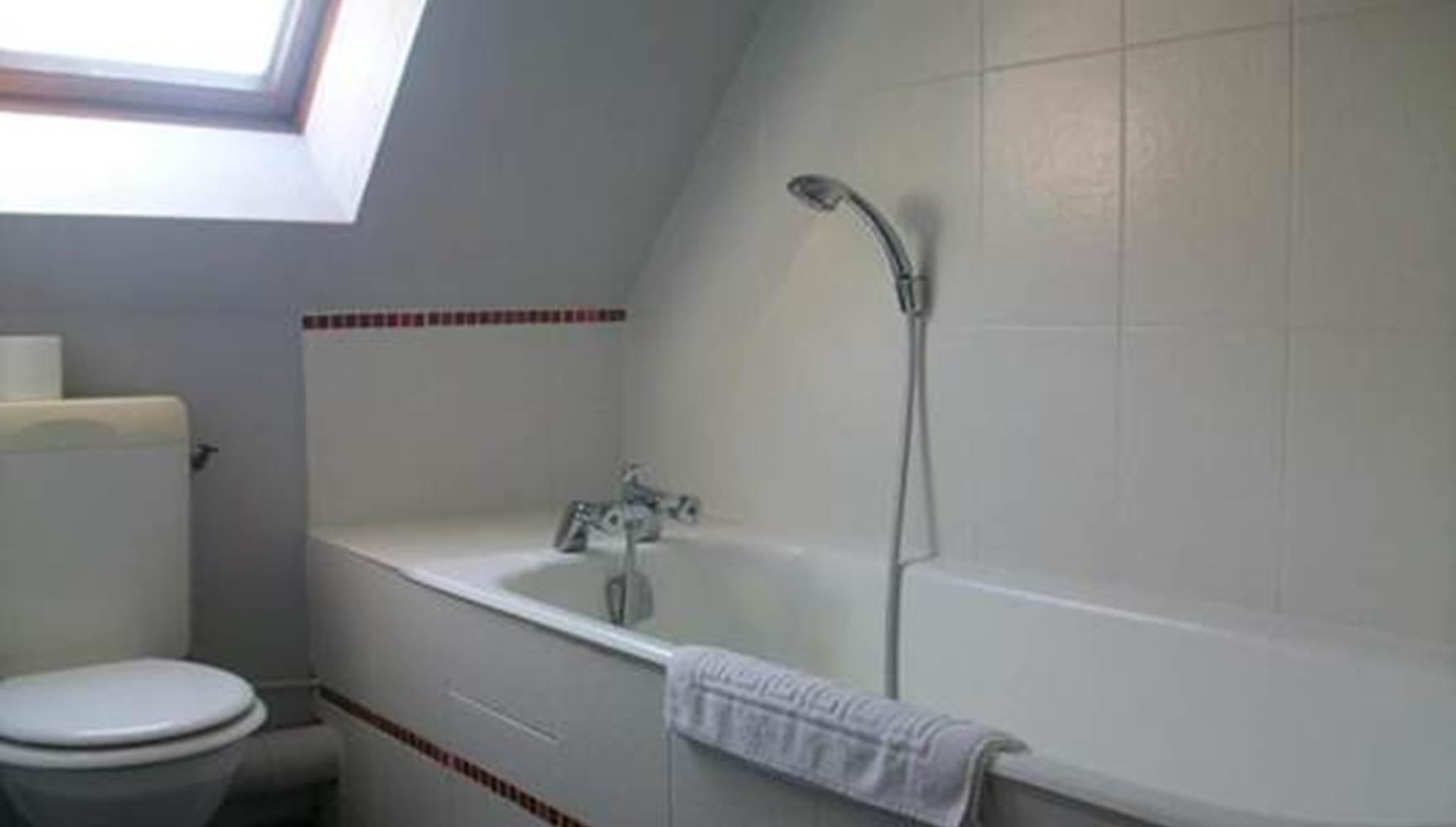 salle-de-bain-avec-baignoire