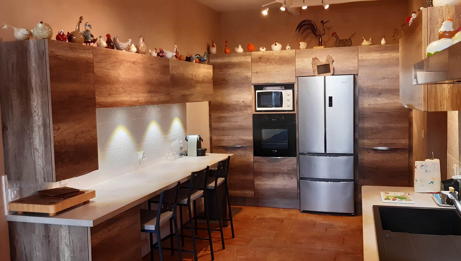 une cuisine toute équipée