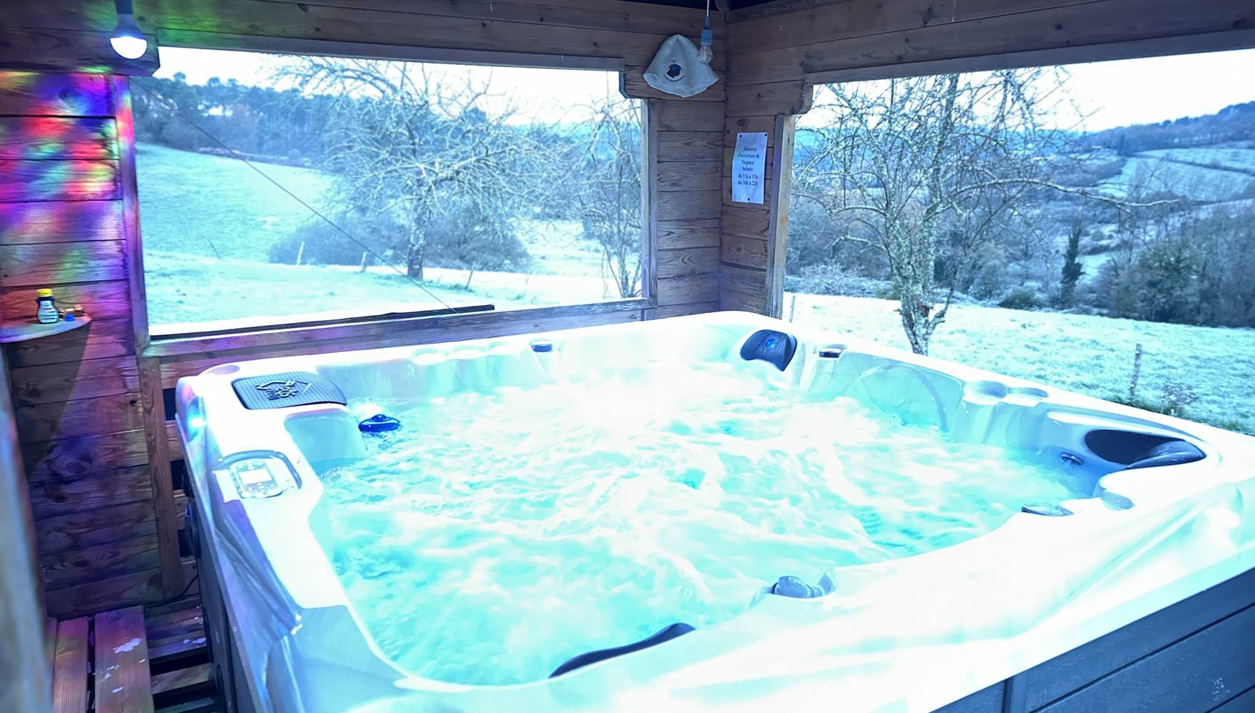 jacuzzi 5 personnes 2 places couchées et 3 places assises