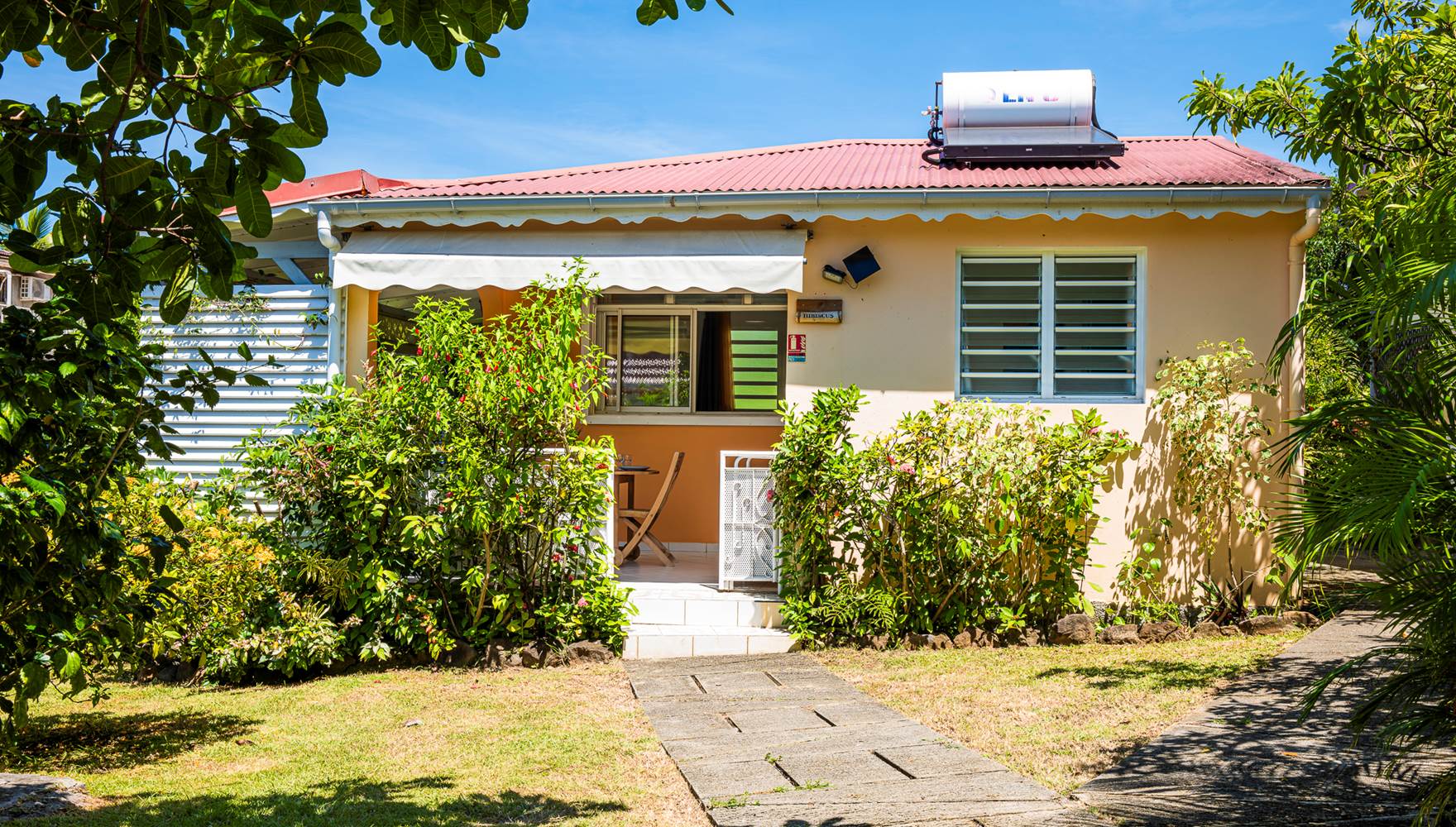 HIBISCUS, votre petit cocon pour 2 personnes à Deshaies GUADELOUPE