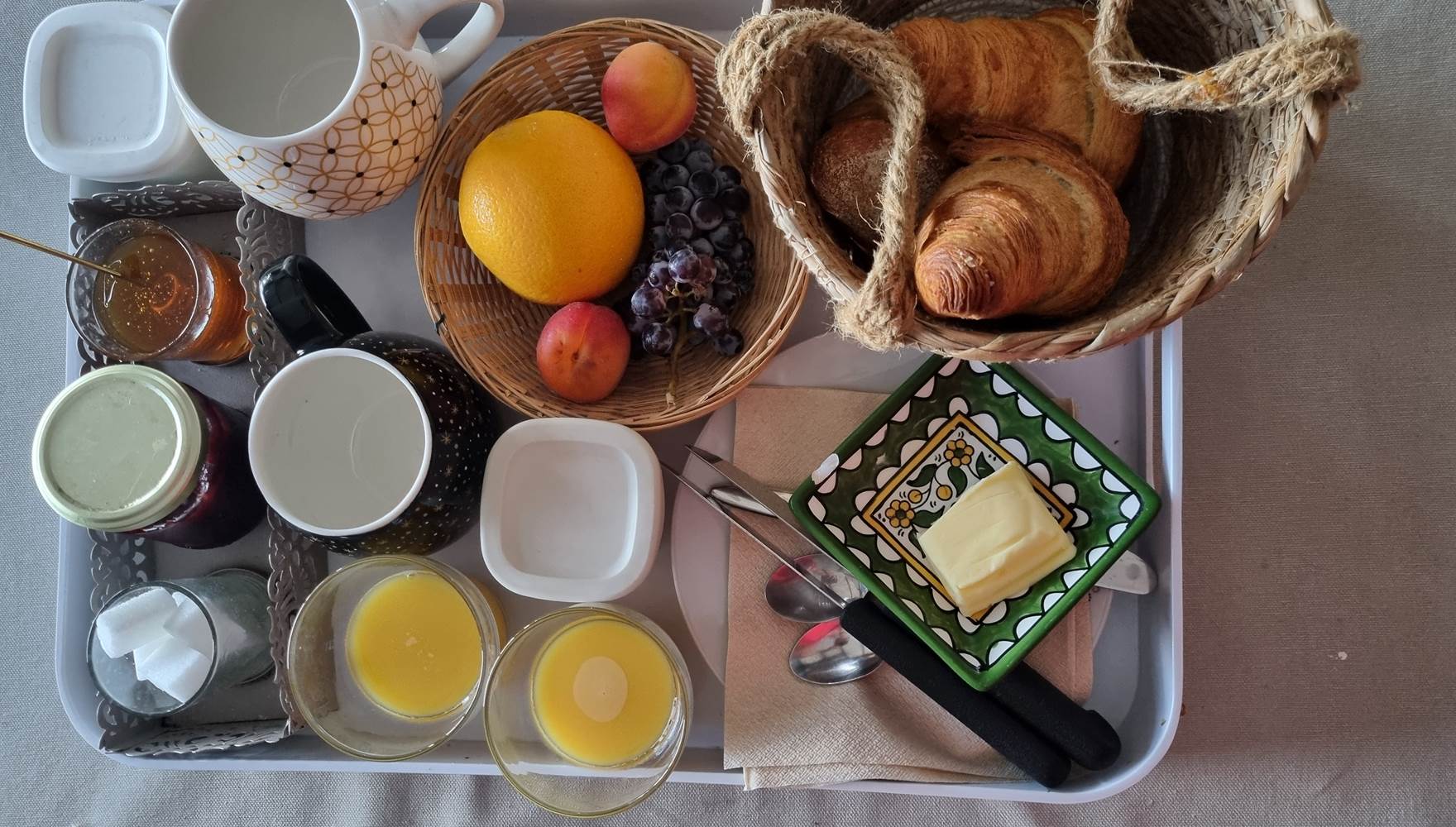 plateau petit déjeuner copieux et délicieux