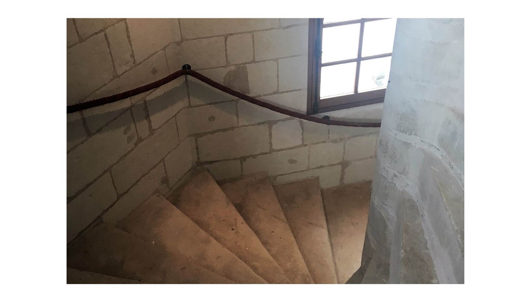 maison.aubelle.escalier.tour