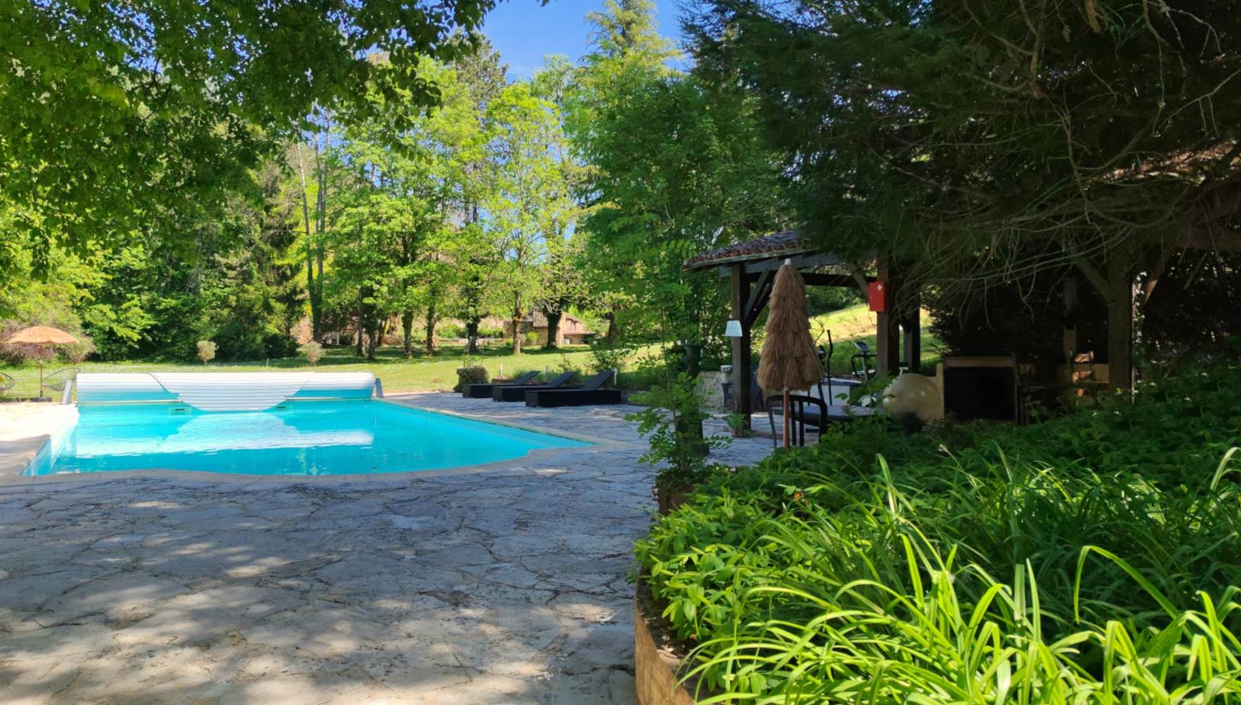 Piscine partagée (12-6m)