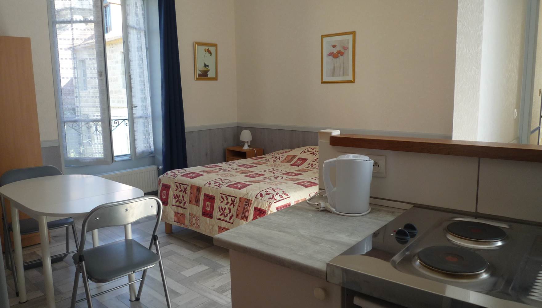 Chambre meublée N° 8