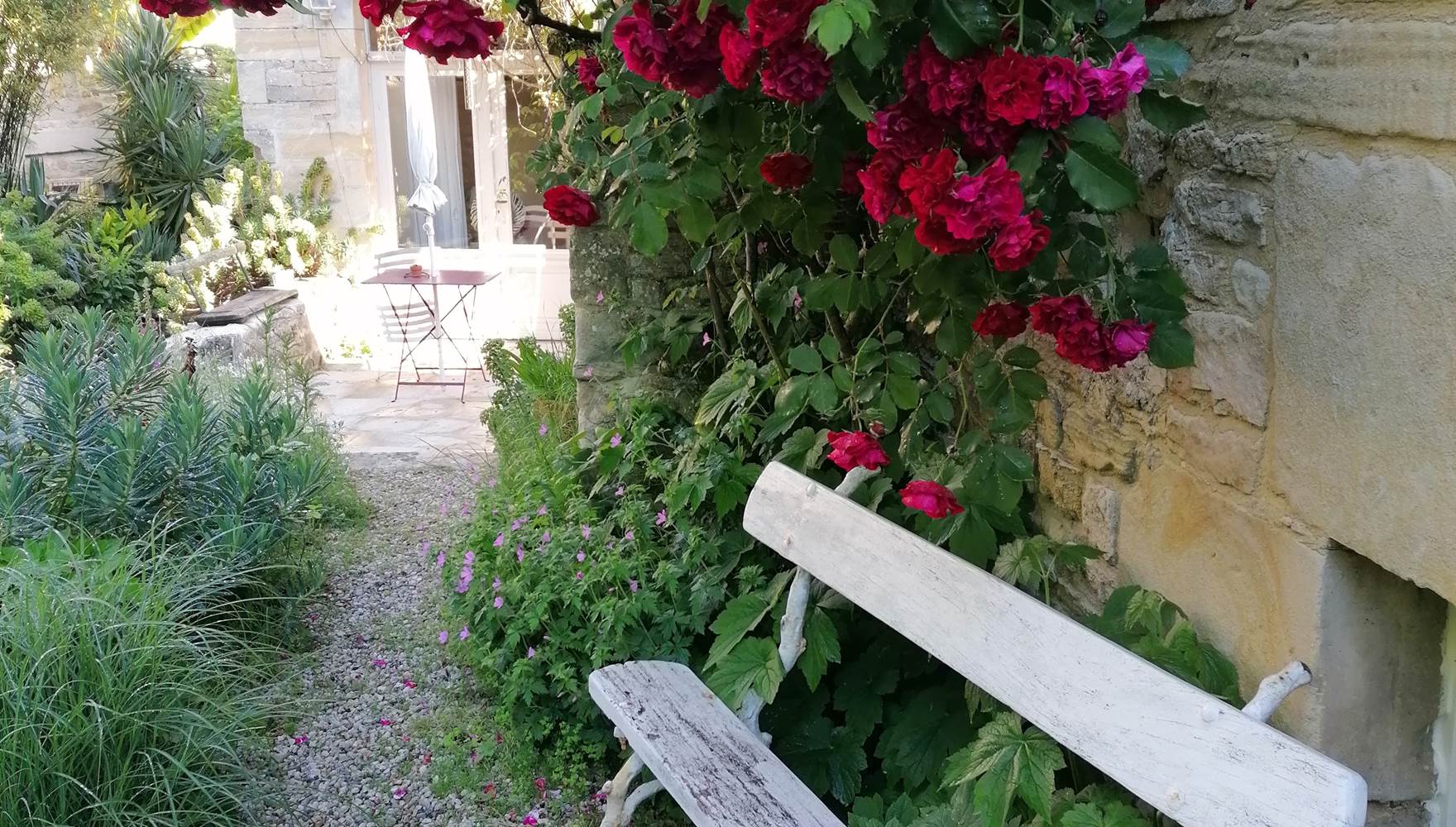 Salon de jardin en bord de rivière - La Malposte