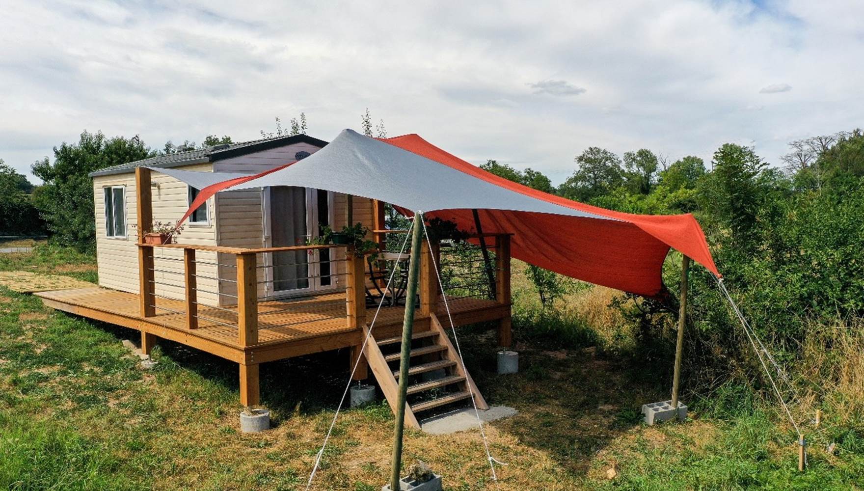 Mobil-home et terrasse PMR