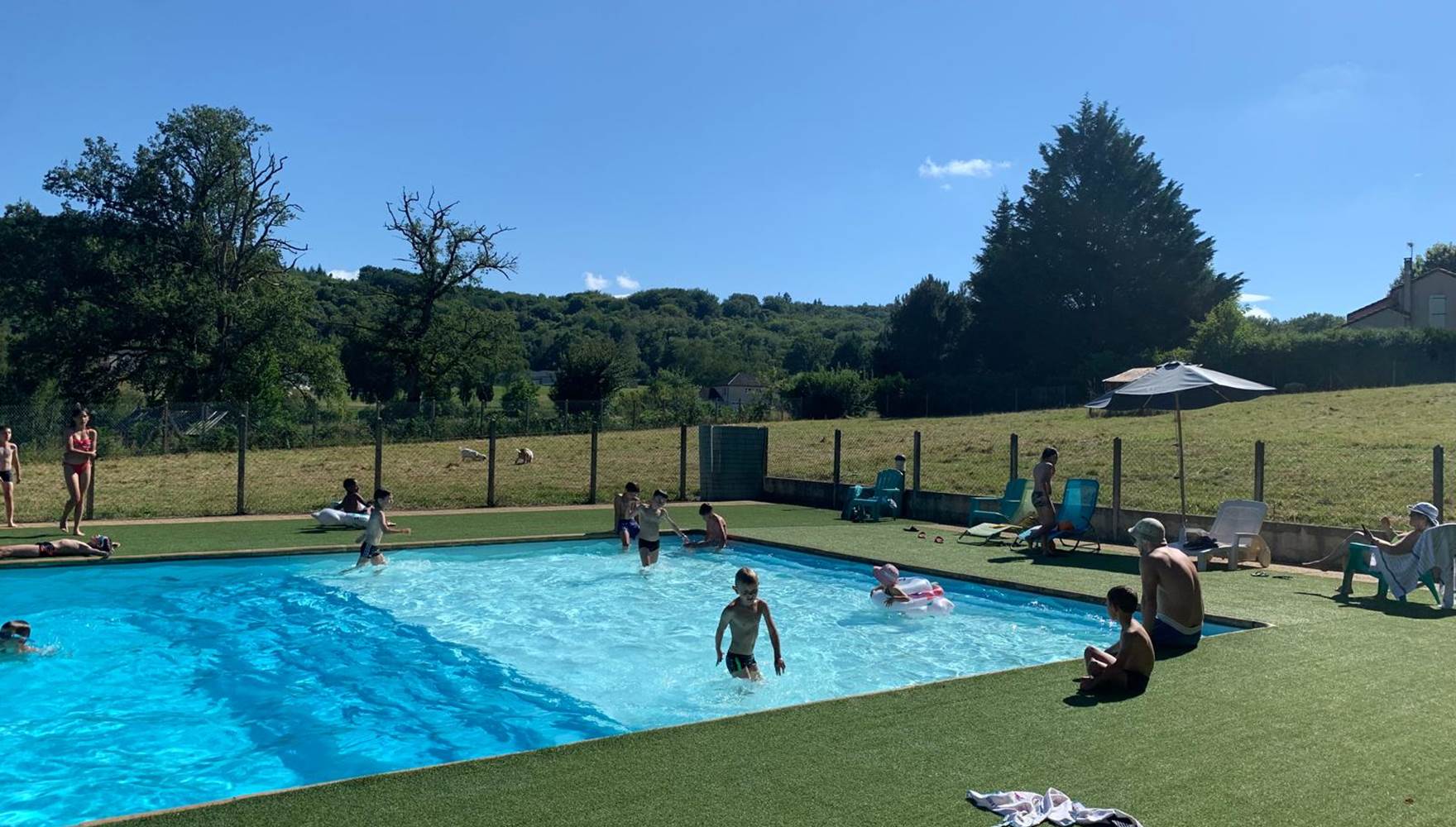 lepetitbois46_Leyme_piscine occupée