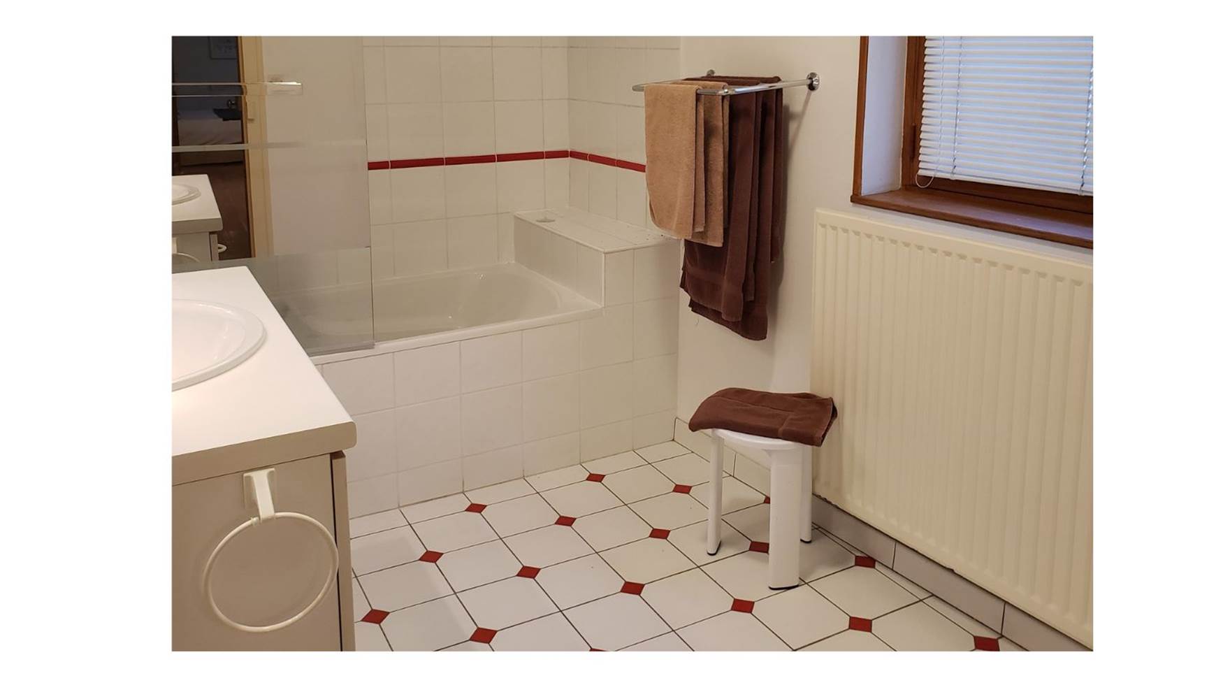 maison.aubelle.salledebain.jardin1