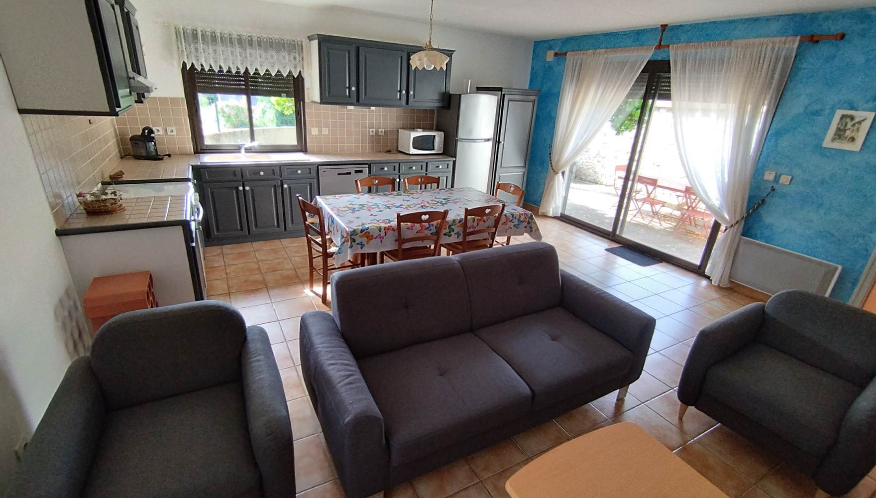 Château Villemagne gîte 1332 Salon cuisine