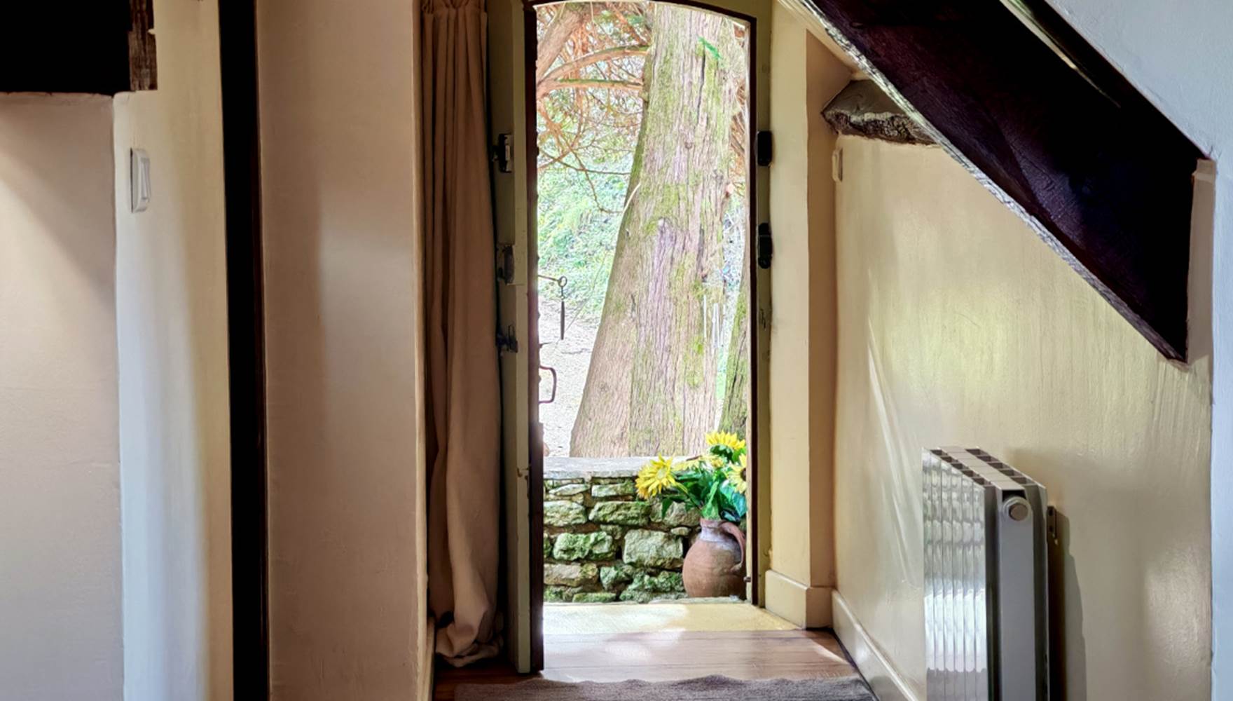 Porte d'entrée. Studio Bonfarto Locations Urval Dordogne