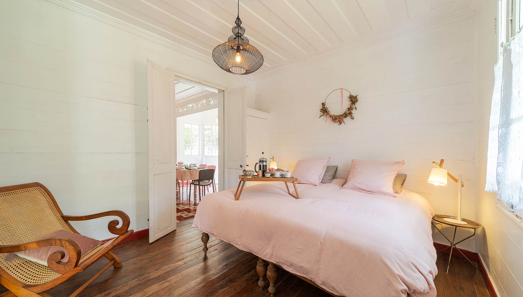 Chambre double rose : lit king size