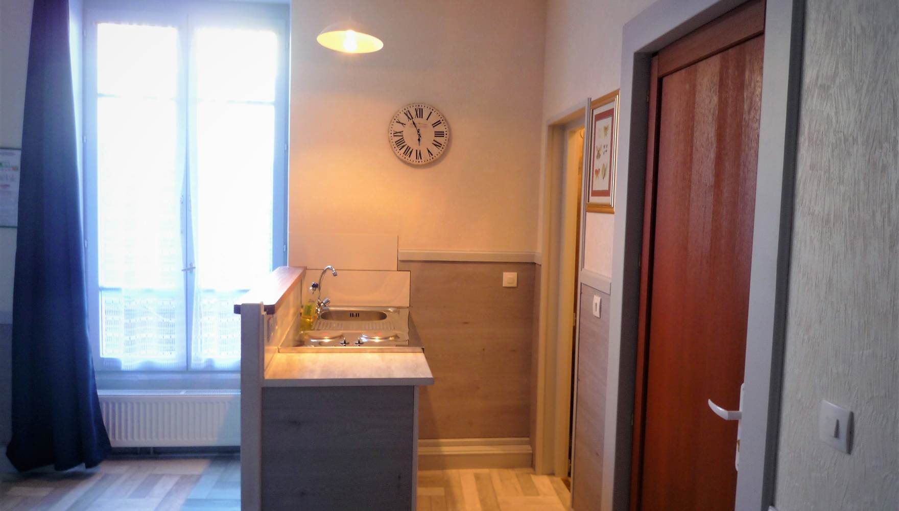 Chambre meublée  N° 8