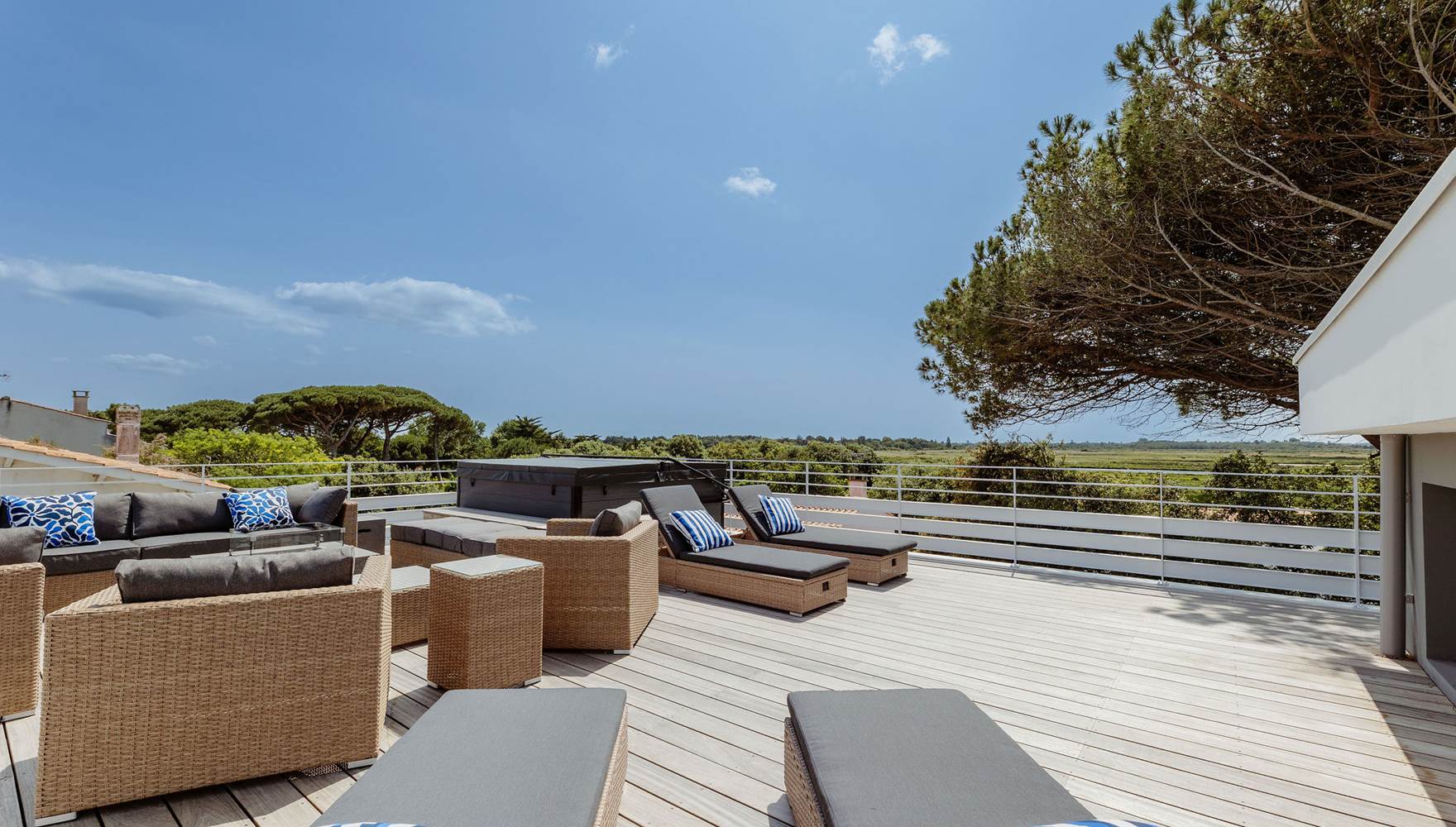 Terrasse vue marais XO 17