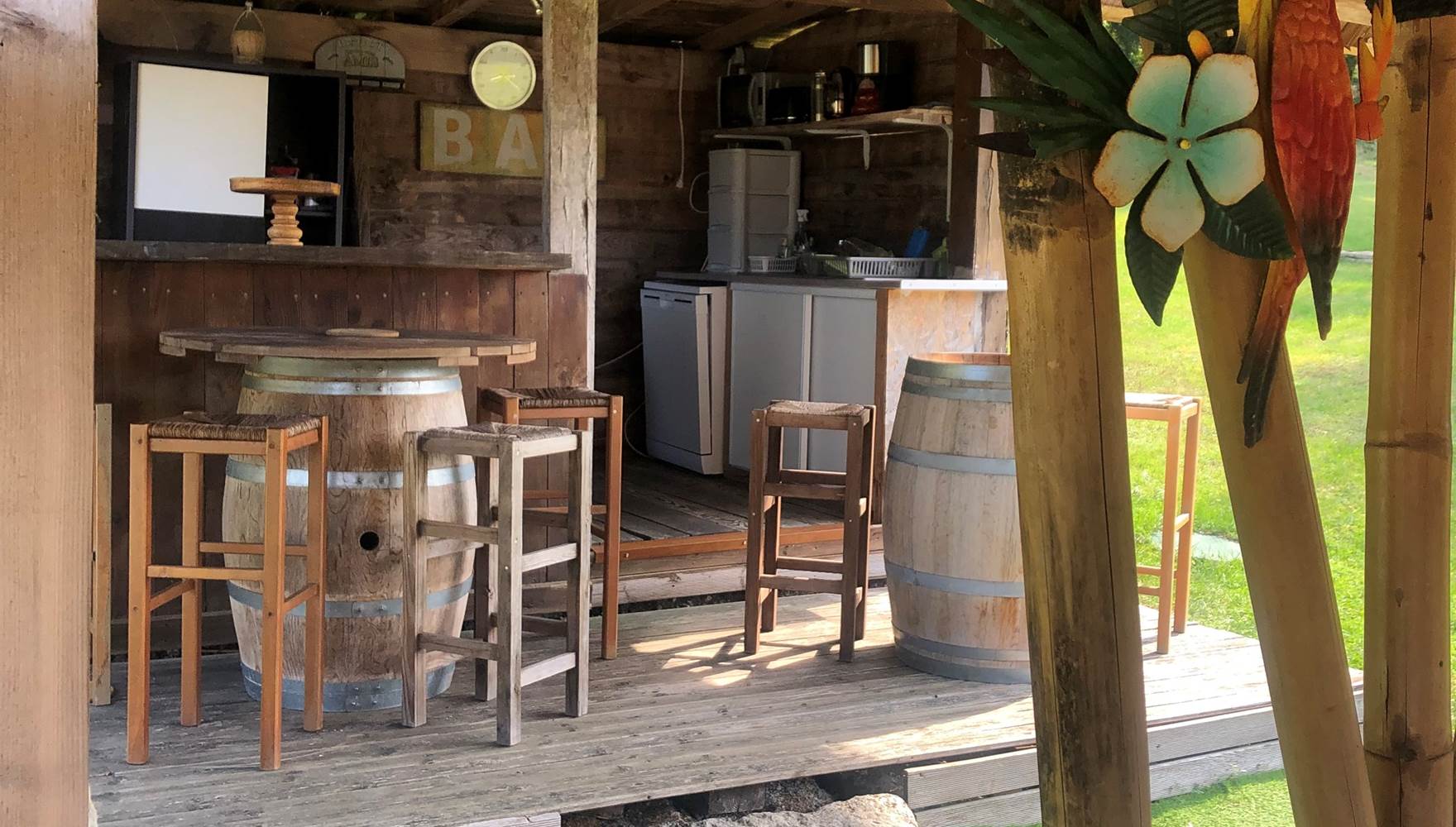 cuisine d'été-bar à l'espace piscine