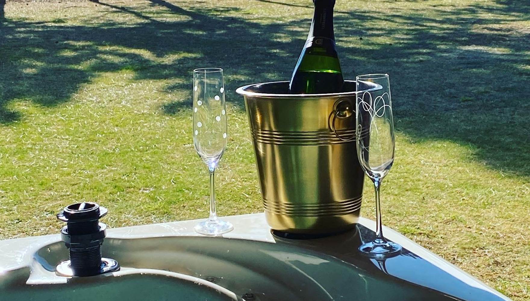 Possible reservation Boissons spa Villa lunoterie Jacuzzi amour