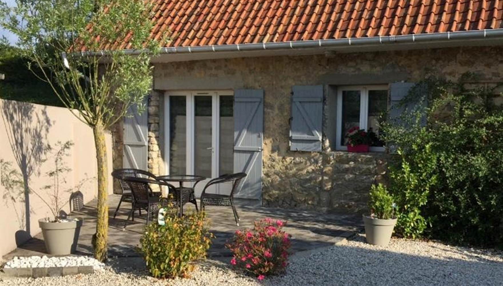 acces P'tit  gite + terrasse