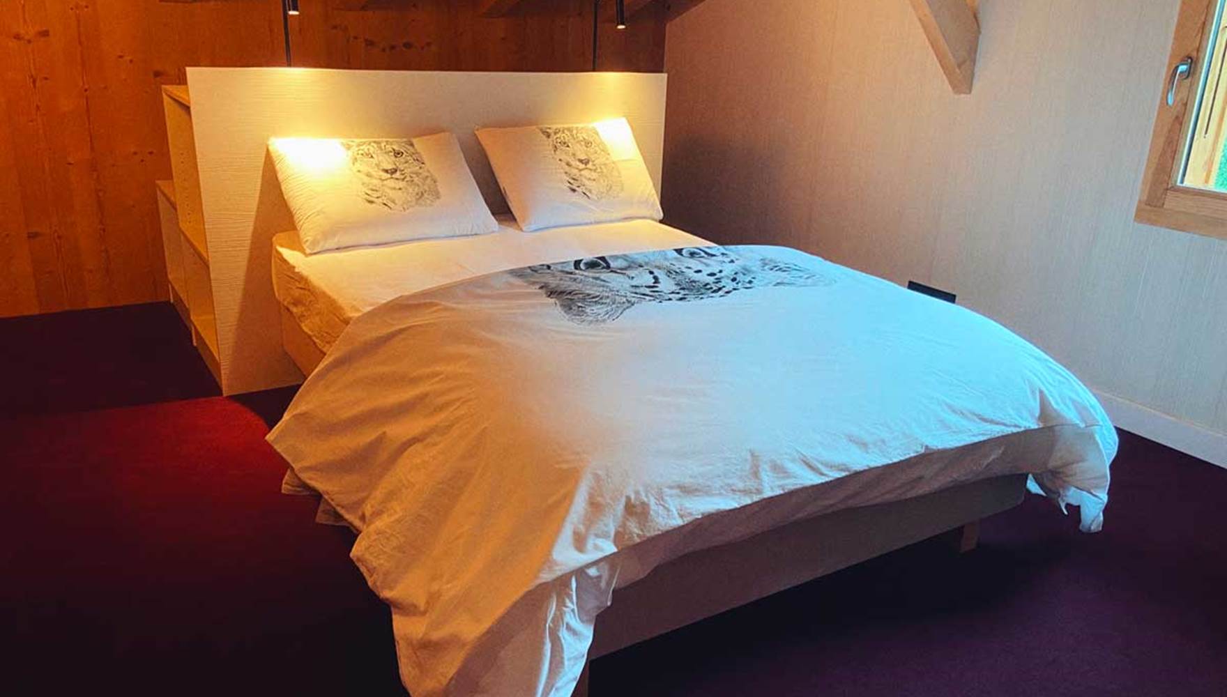 Chambre-entie`re-avec-draps-Sommand-Les-Carroz-de-Mary