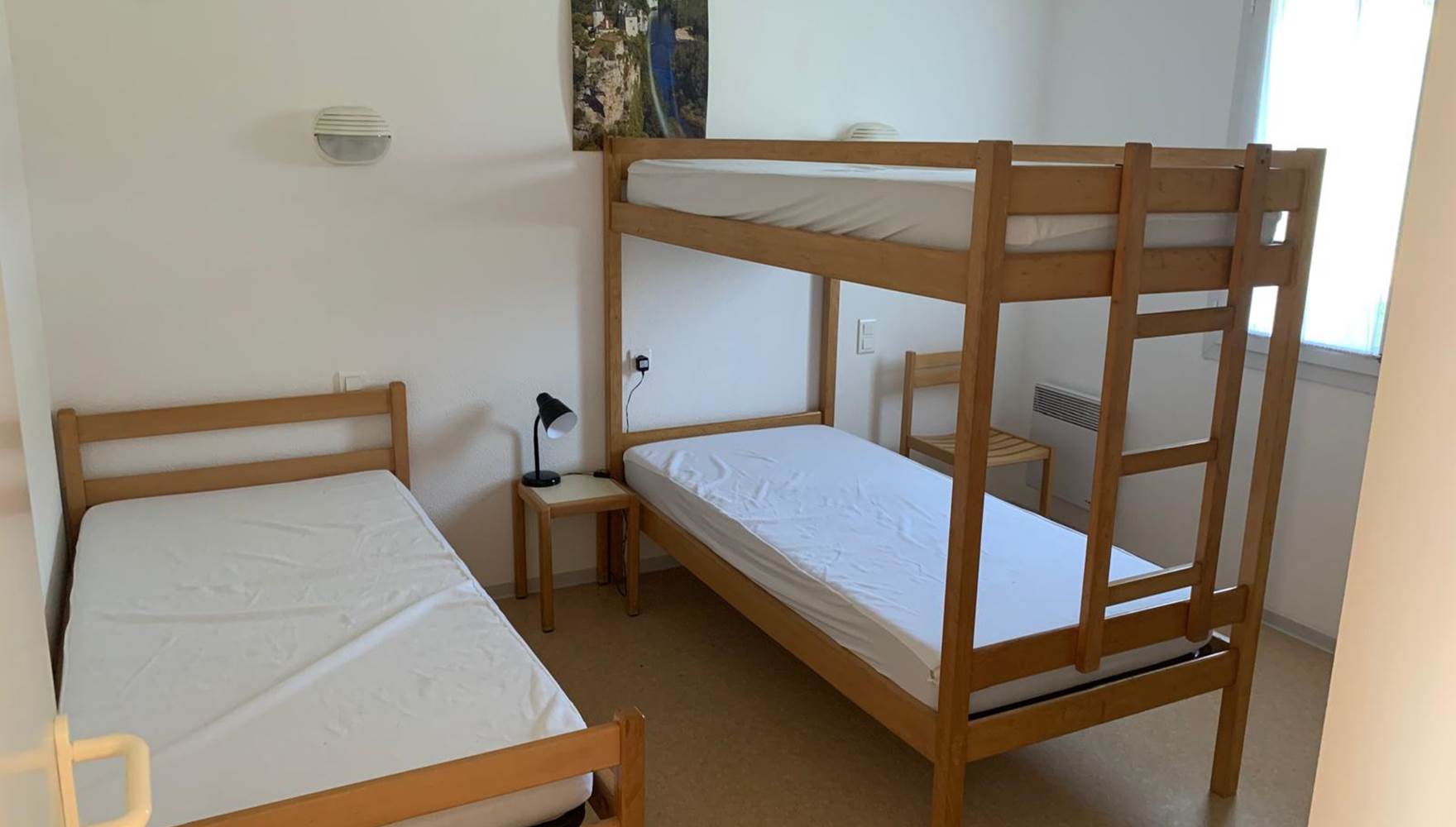 lepetitbois46_Leyme_gi^te 22 MODERN PMR_chambre triple_2