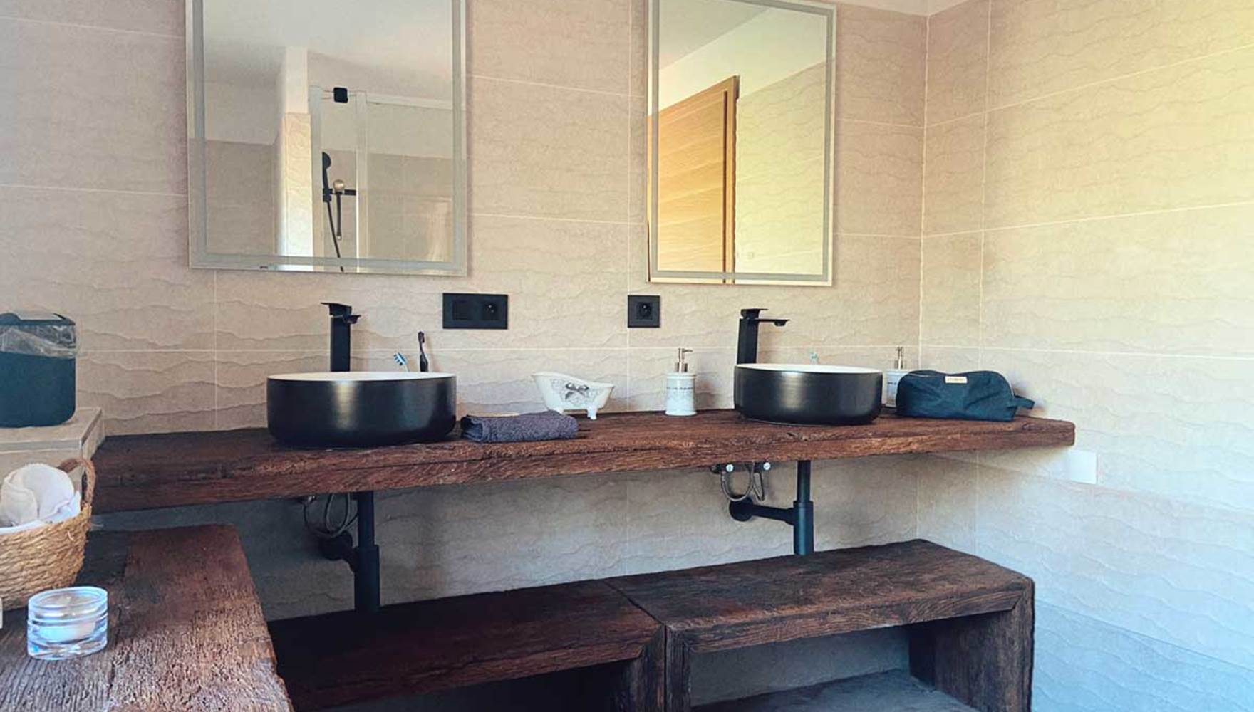 Salle-de-bain-de-luxe-chalet-Sommand-Les-Carroz-de-Mary