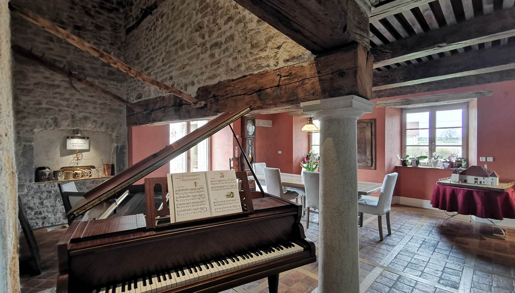 Piano a queue salle petit déjeuner