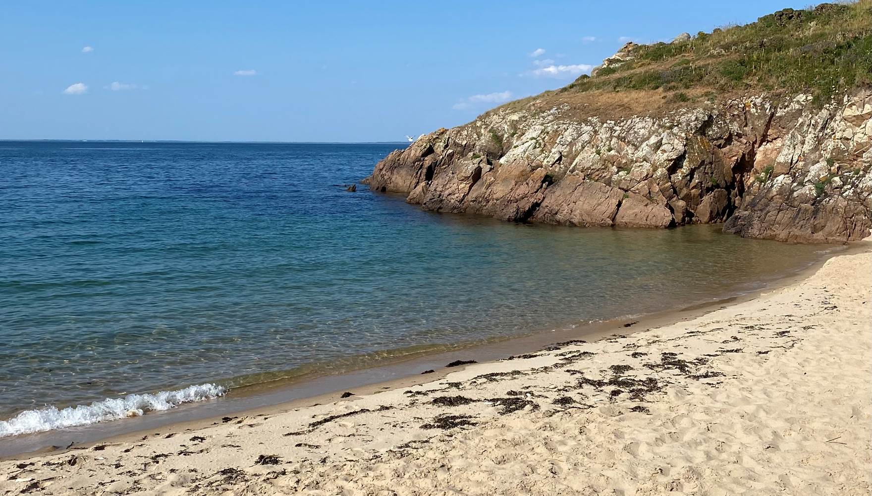 Plage d'une crique de Houat