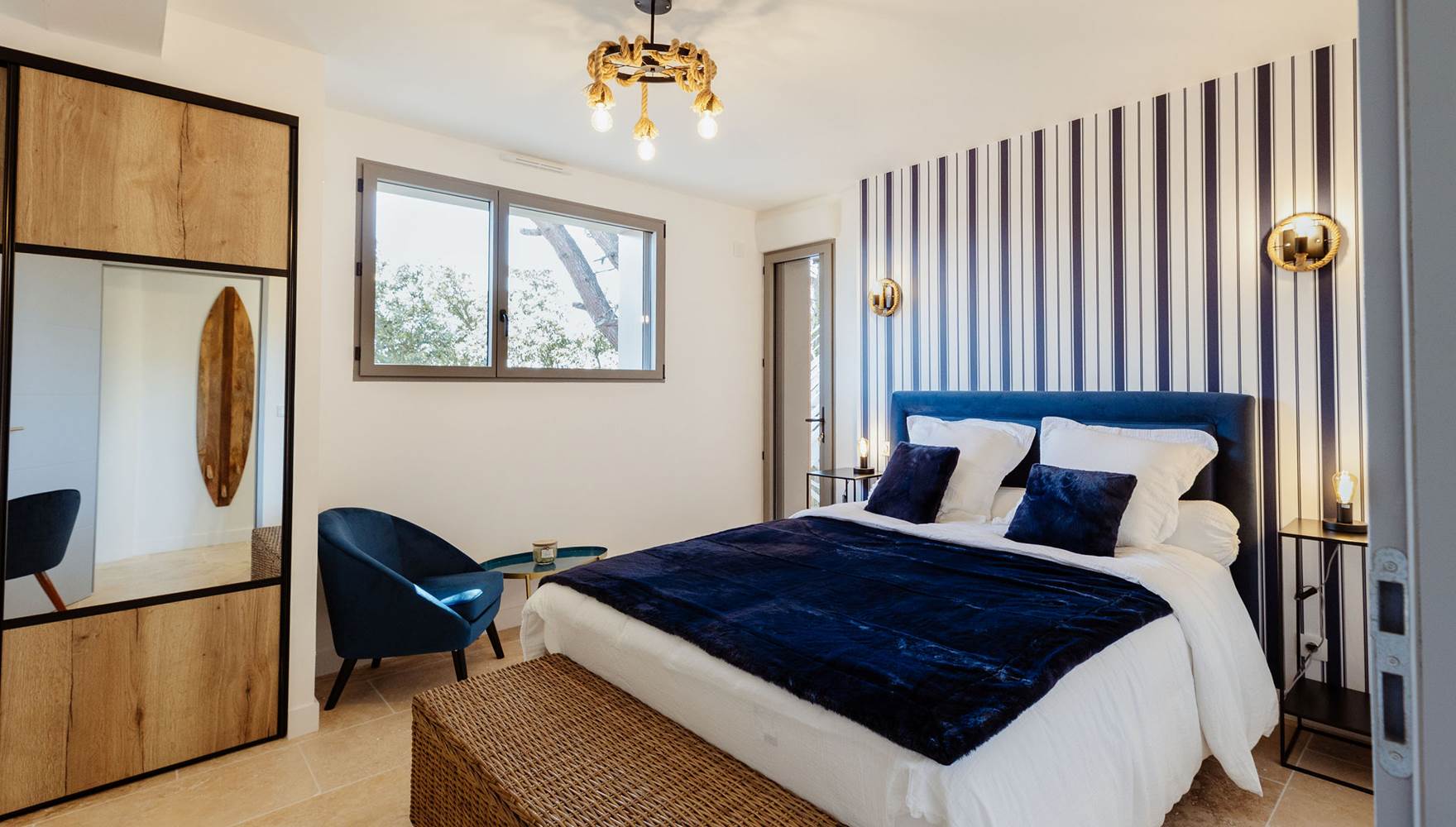 Chambre bleue lit double XO 17