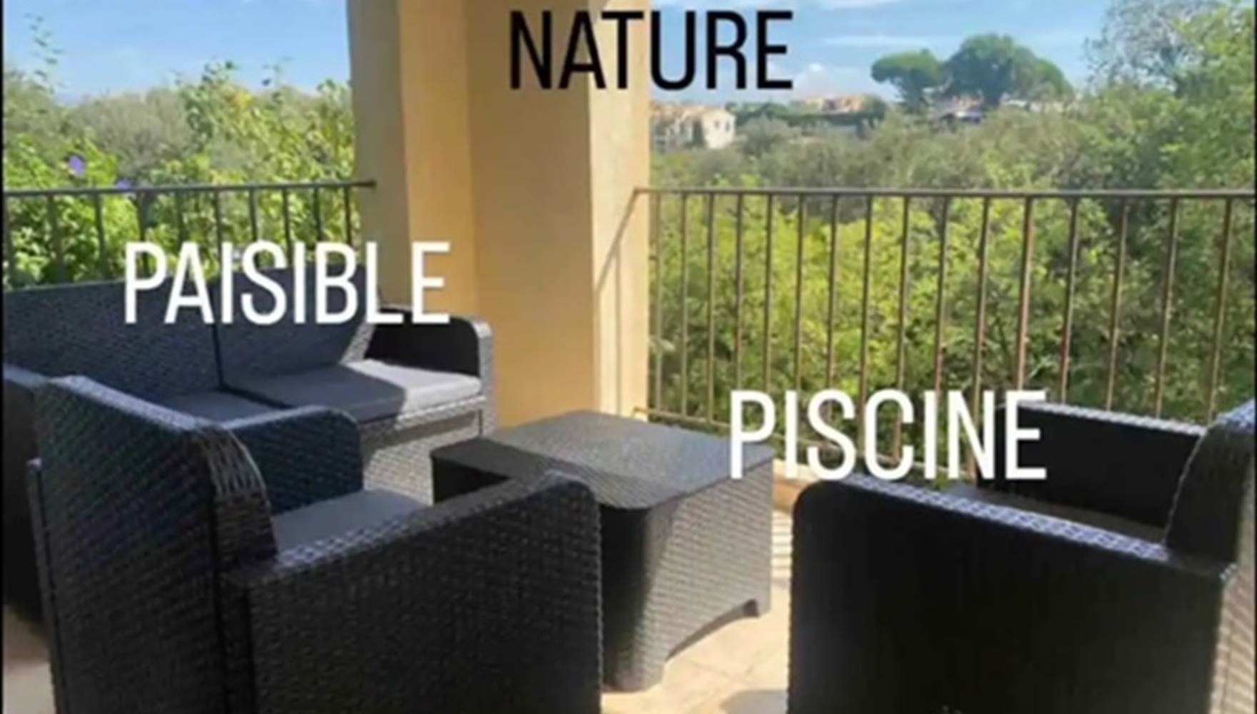 TERRASSE AVEC SALON DE JARDIN