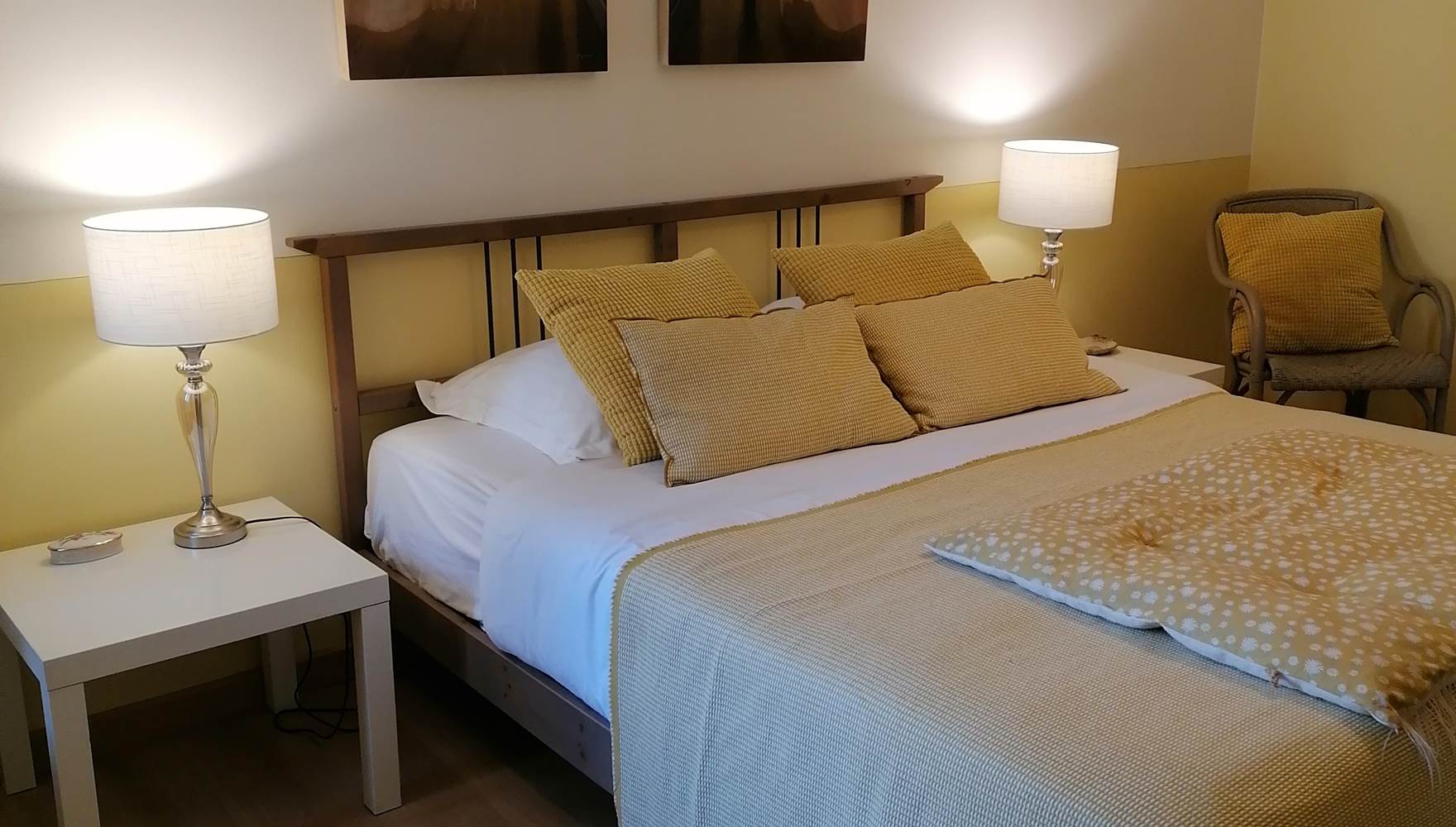 Chambre double Friesa - teintes jaunes soleil, La Malposte