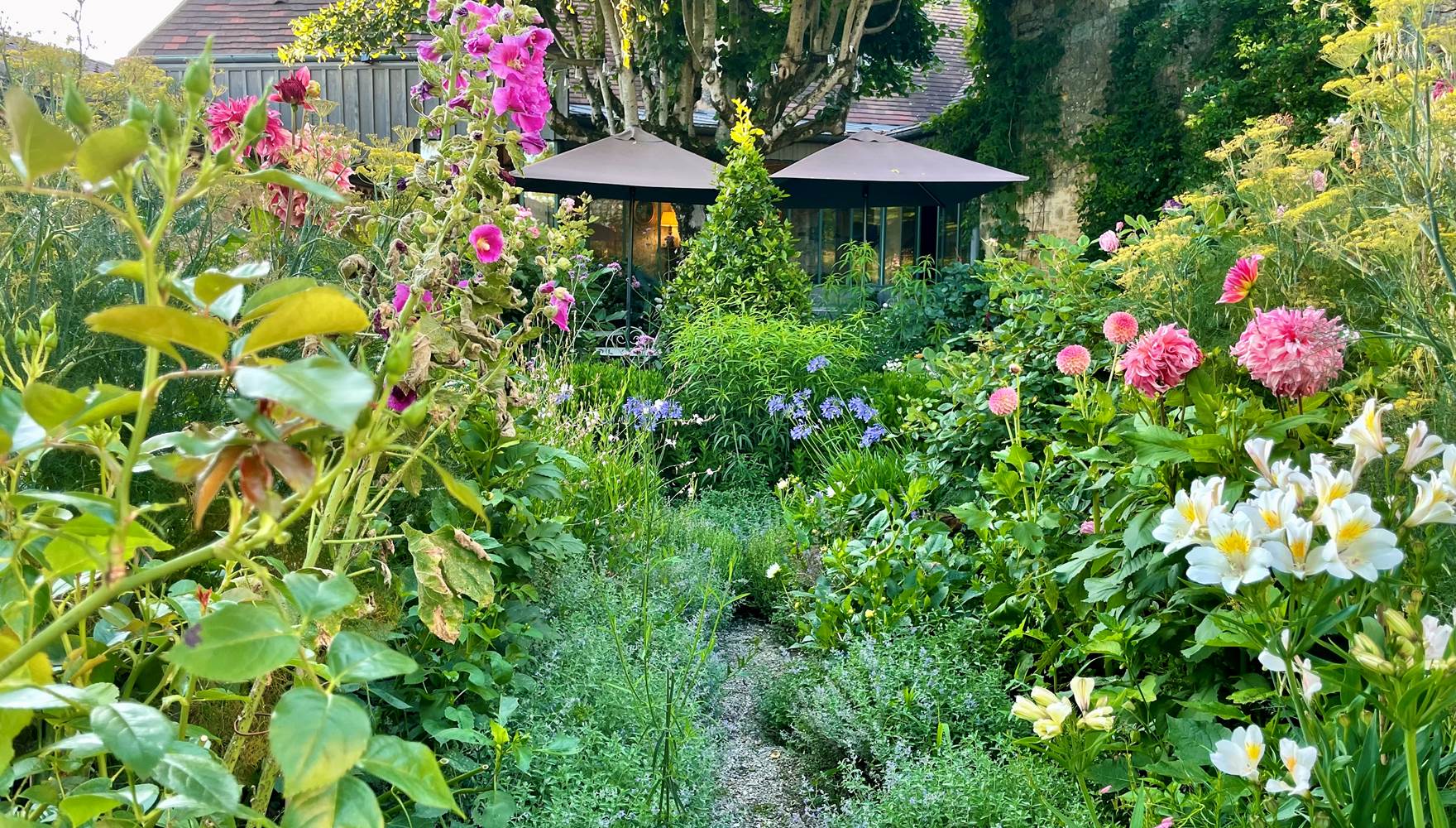 Jardin avec vue panoramique sur la vallée