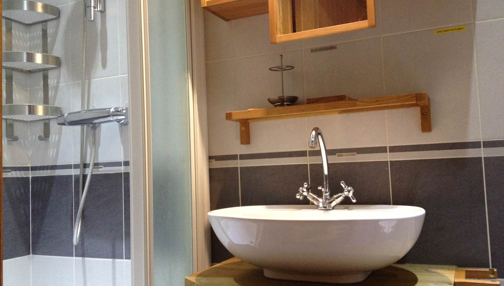 Salle de douche n°1