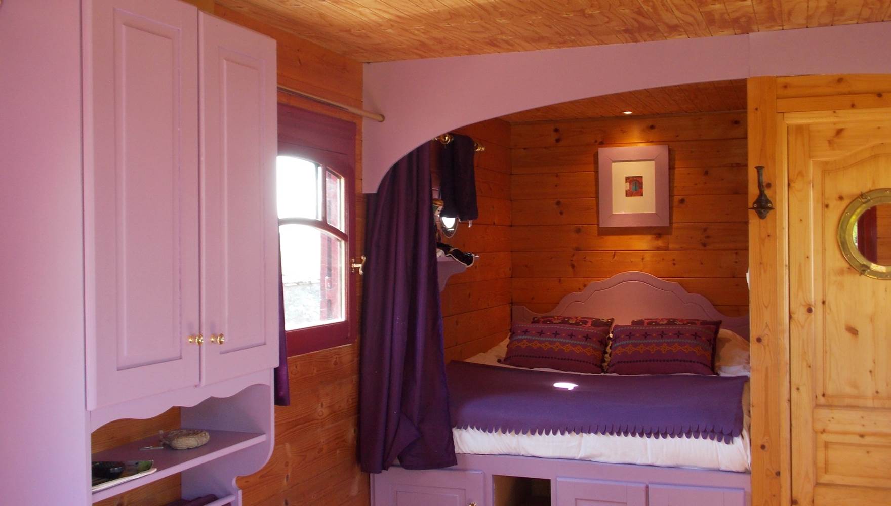 Domaine du Gué du Roi Roulotte du Gué du Roi Lit Alcôve