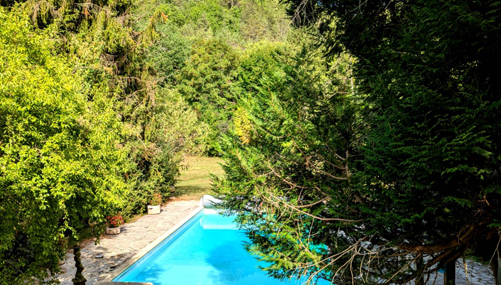 Vue sur la piscine 12-6m